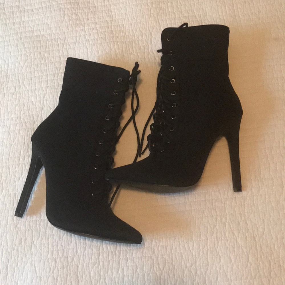 New Lola Shoetique Black Heels